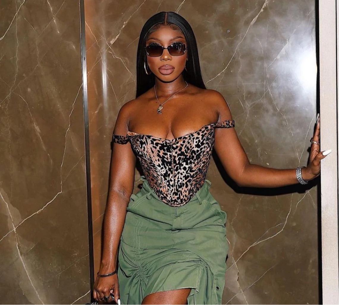 Effortless Grace Eyewear That Balances Sophistication with Subtle Charm